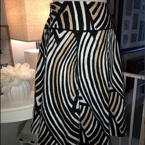 White House Black Market skirt. Size 8.